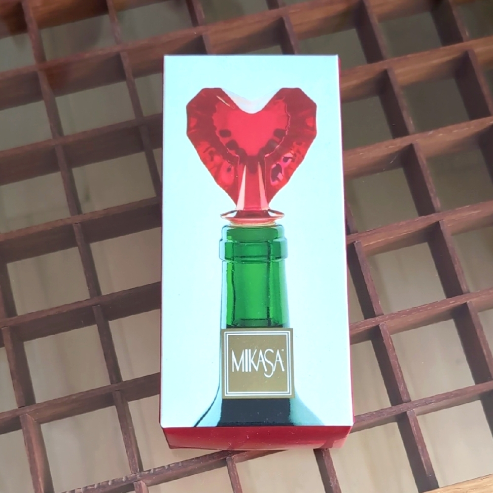 Mikasa Ruby Heart Wine Stopper